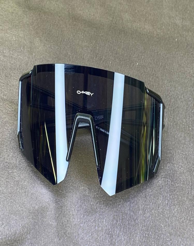 عینک اوکلی {okley} لنز دودی کد105