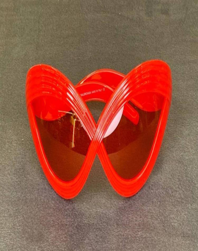 عینک بالنسیاگا طرح لب کد144