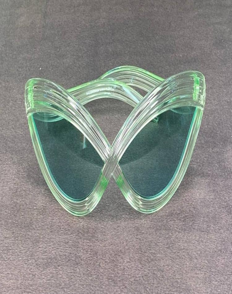 عینک بالنسیاگا طرح لب سبز شیشه ای کد147