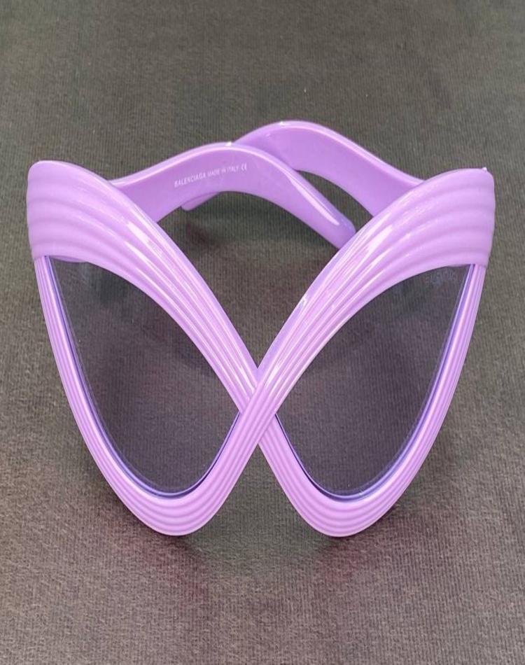 عینک بالنسیاگا طرح لب بنفش کد156