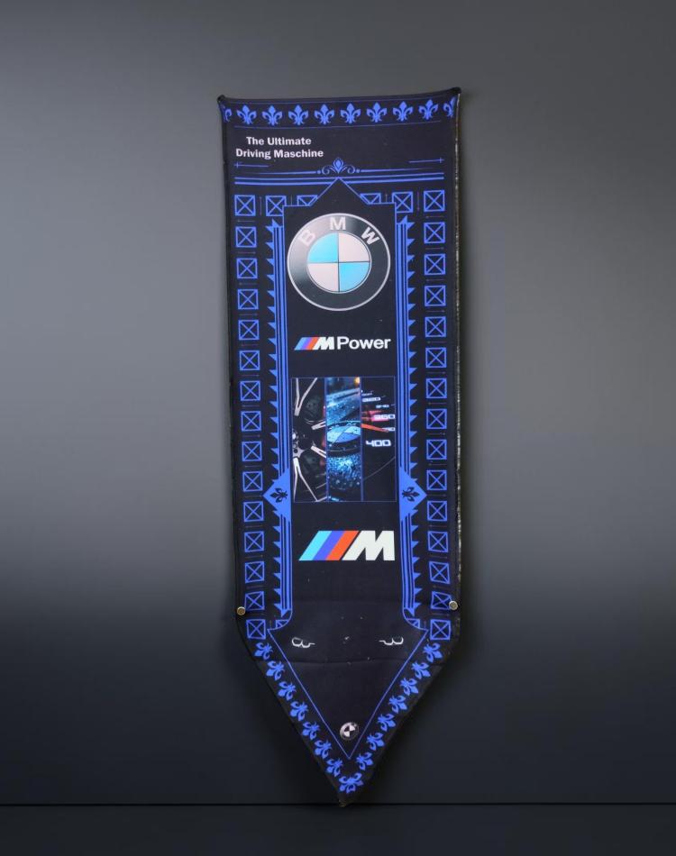 بک دراپ سه گوش طرح bmw