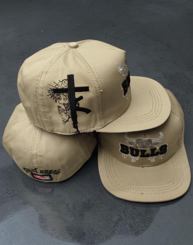 کلاه کپ بک فیت گلدوزی bulls 2 کروم هارتز